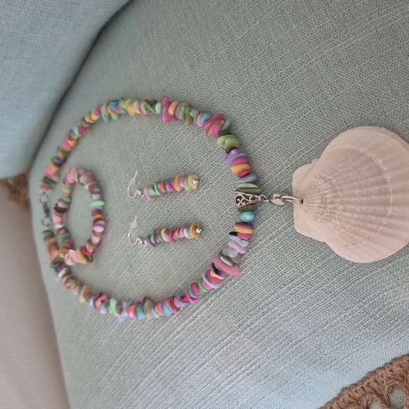 Natural Shell 3 Piece Jewelry Set.Beautiful Colors - Picture 6 of 8